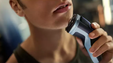  4D Flex Heads follow your face for a comfortable shave 